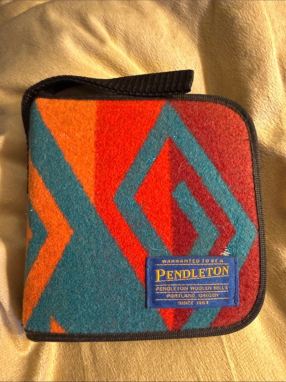 Pendleton zip around cd case. Preowned